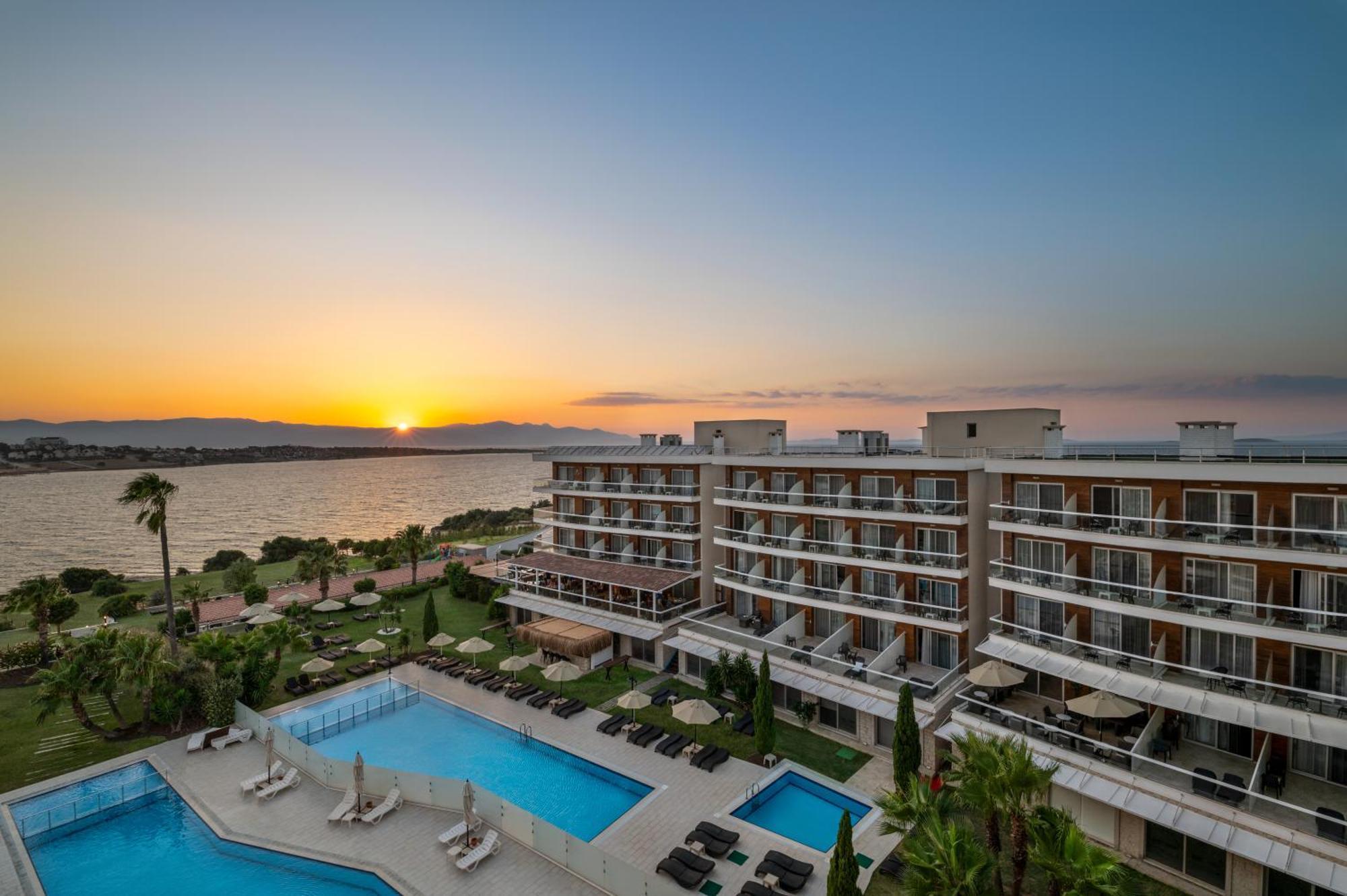 La Quinta By Wyndham Cesme Hotel Izmir Bagian luar foto