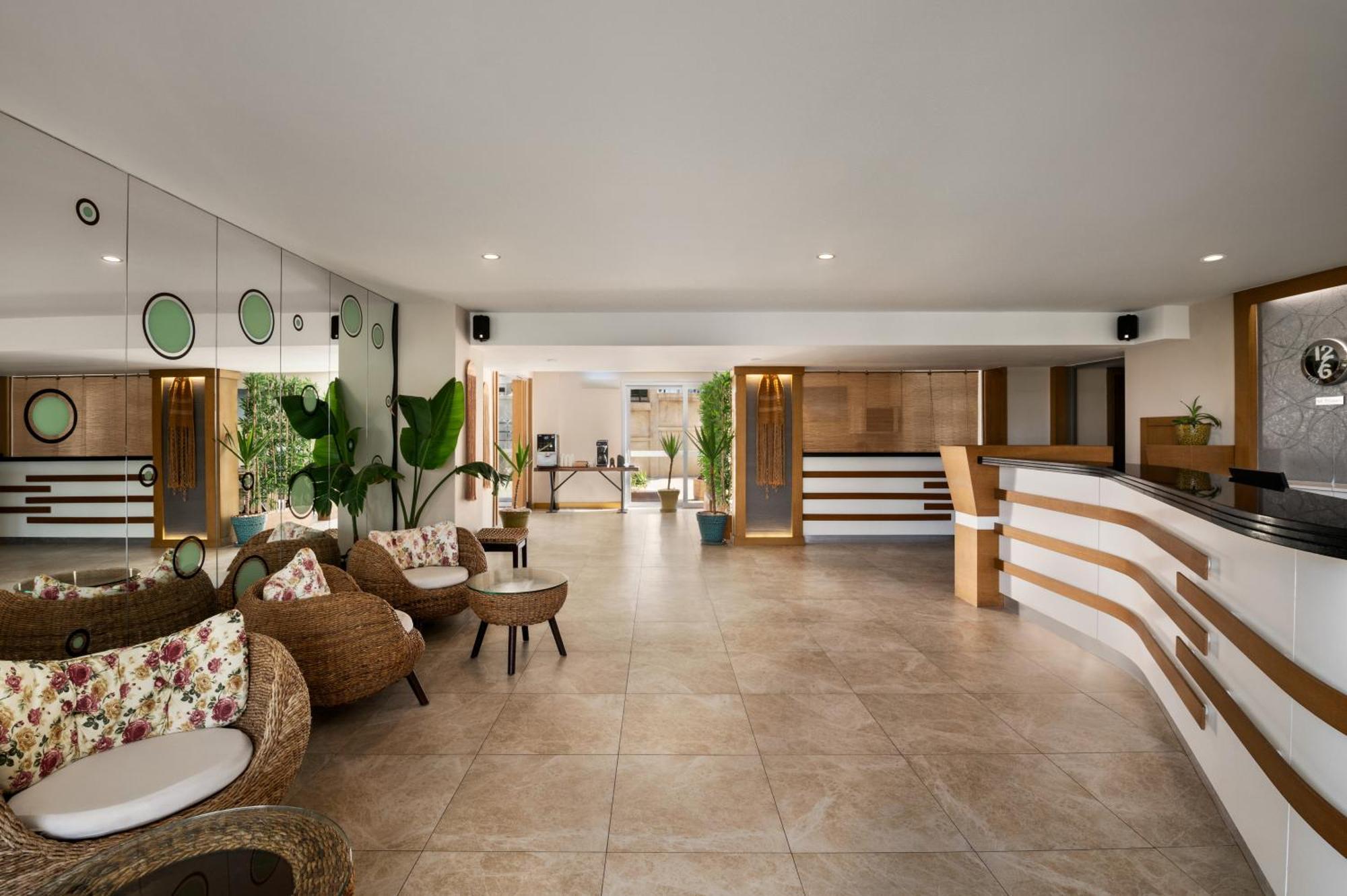 La Quinta By Wyndham Cesme Hotel Izmir Bagian luar foto