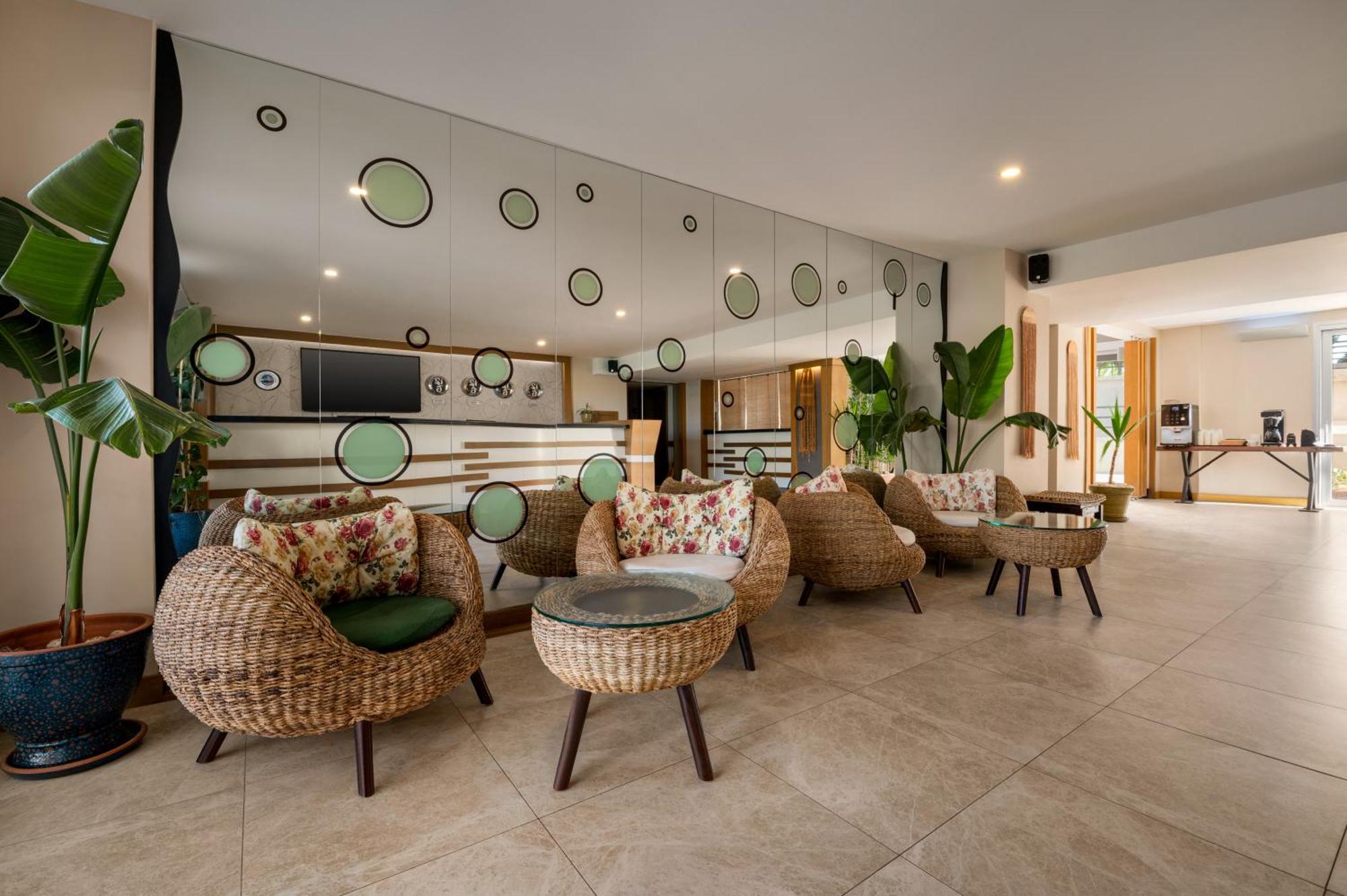 La Quinta By Wyndham Cesme Hotel Izmir Bagian luar foto
