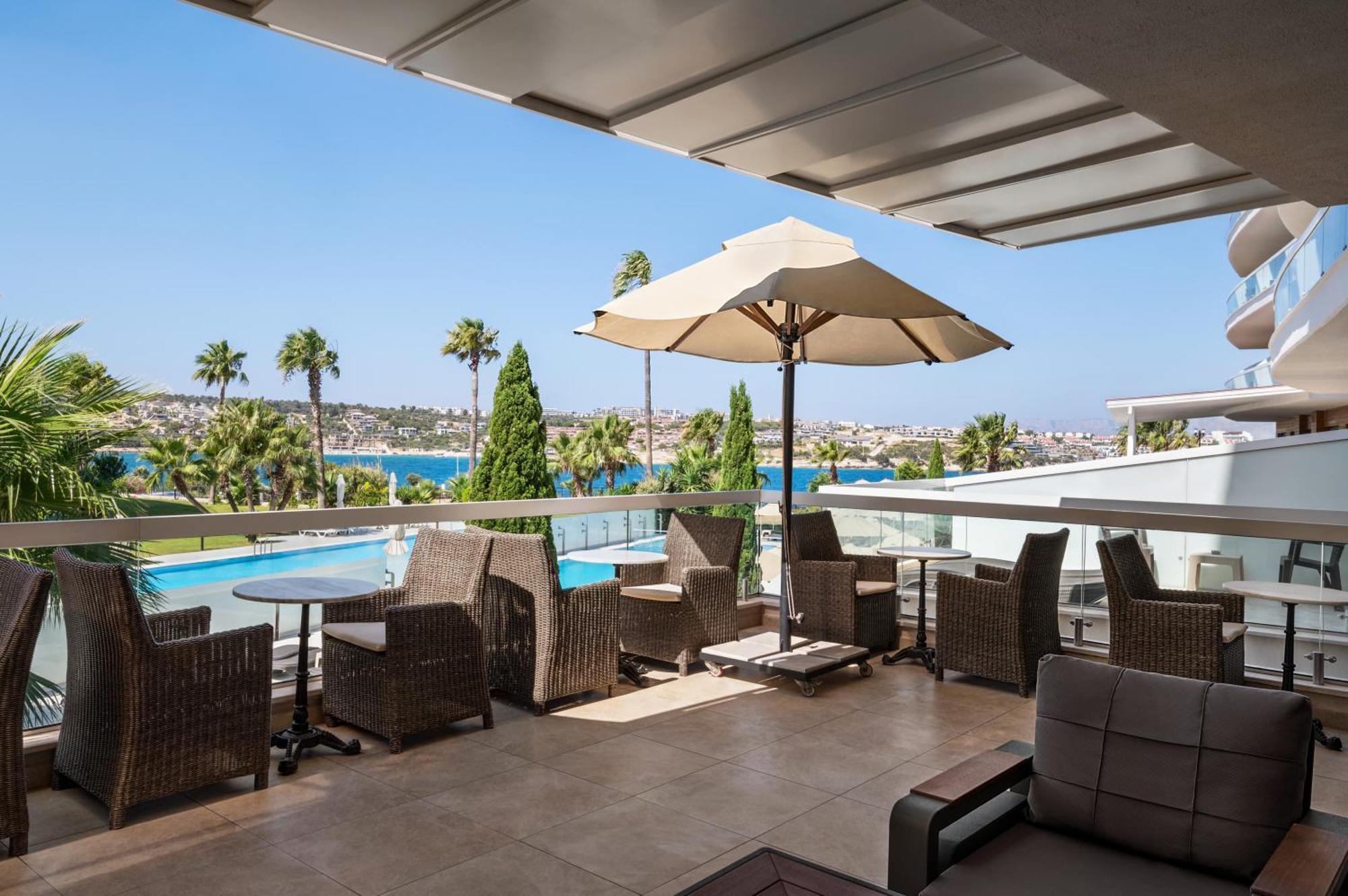 La Quinta By Wyndham Cesme Hotel Izmir Bagian luar foto