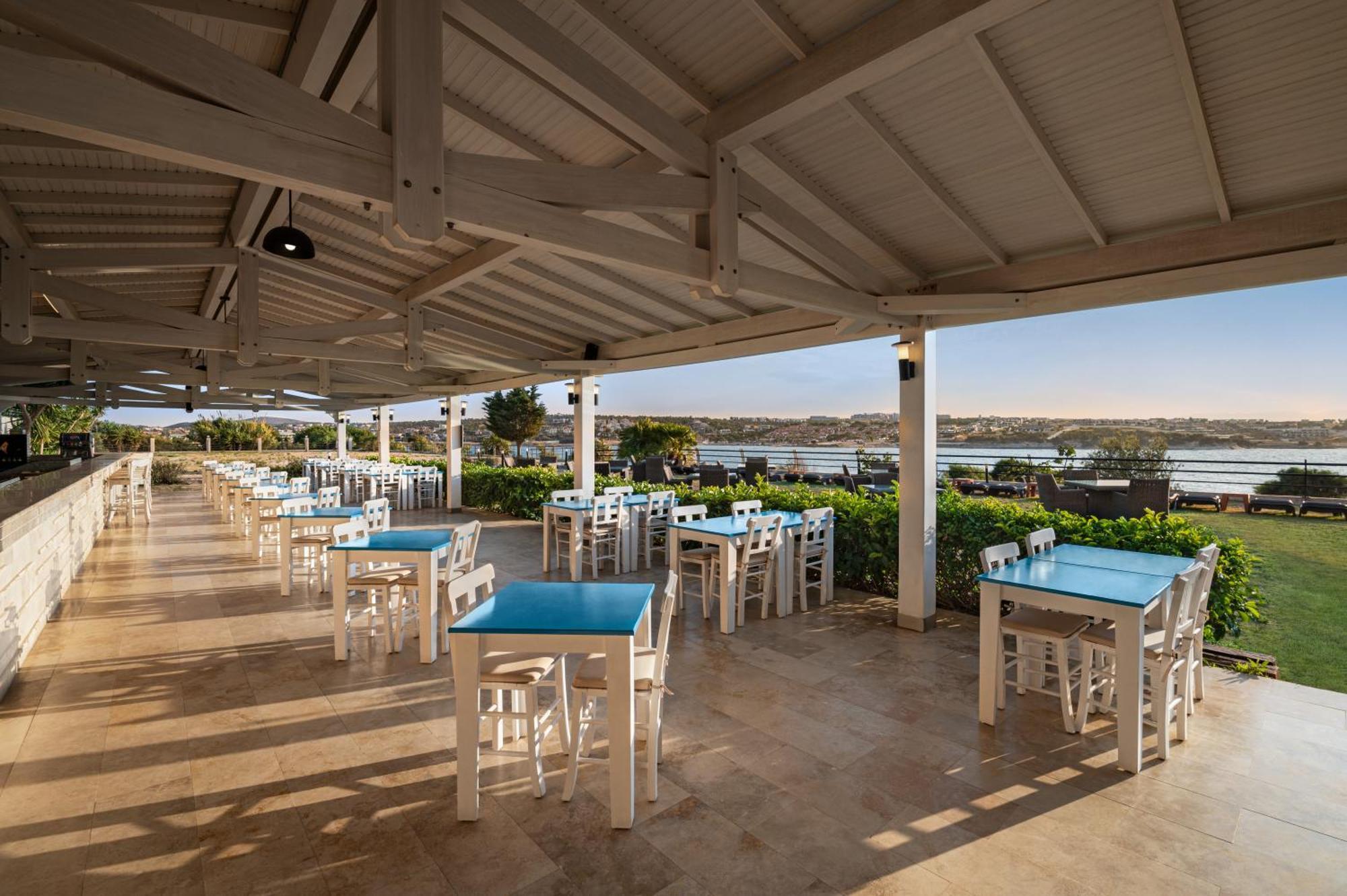 La Quinta By Wyndham Cesme Hotel Izmir Bagian luar foto