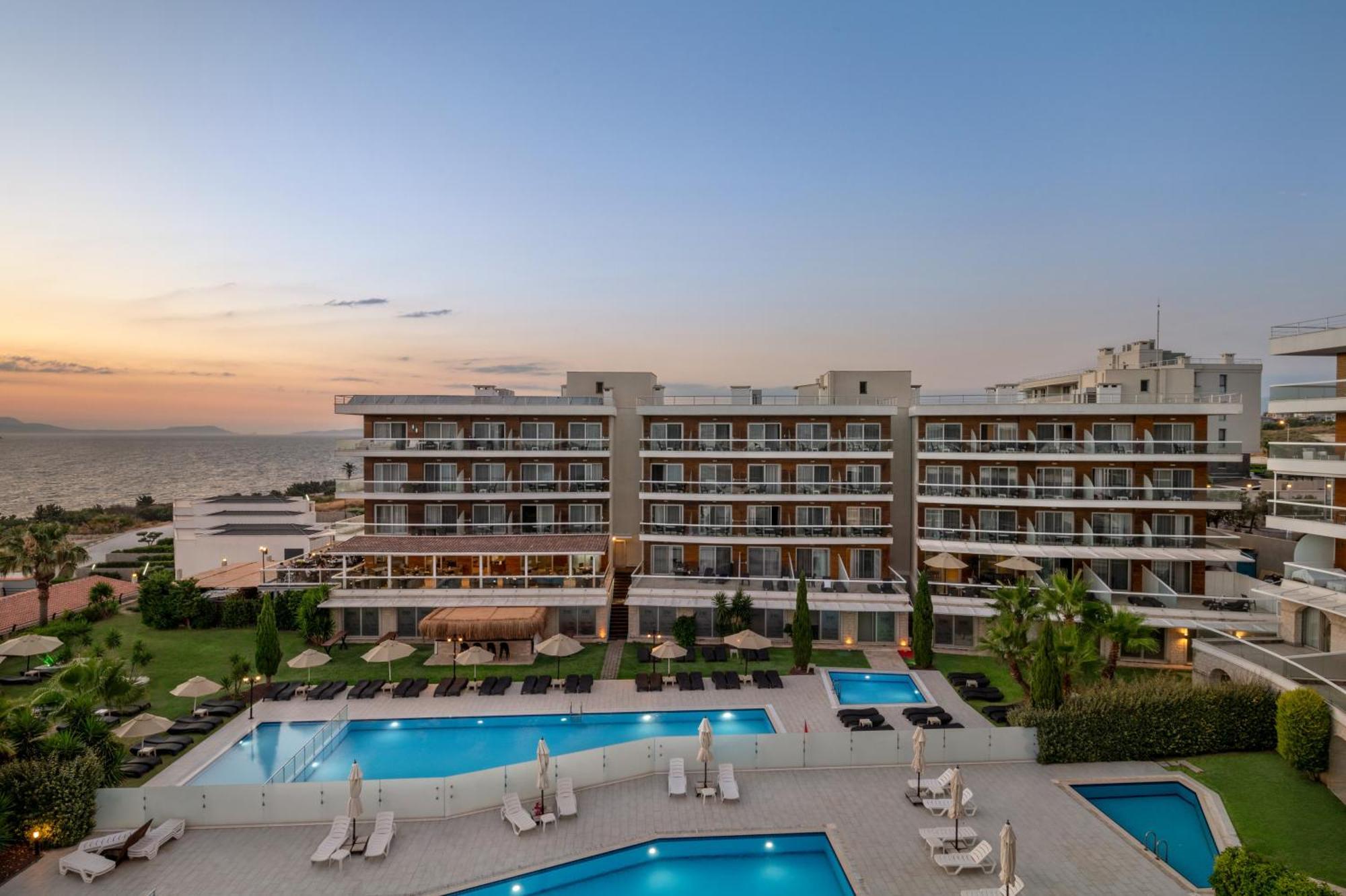La Quinta By Wyndham Cesme Hotel Izmir Bagian luar foto
