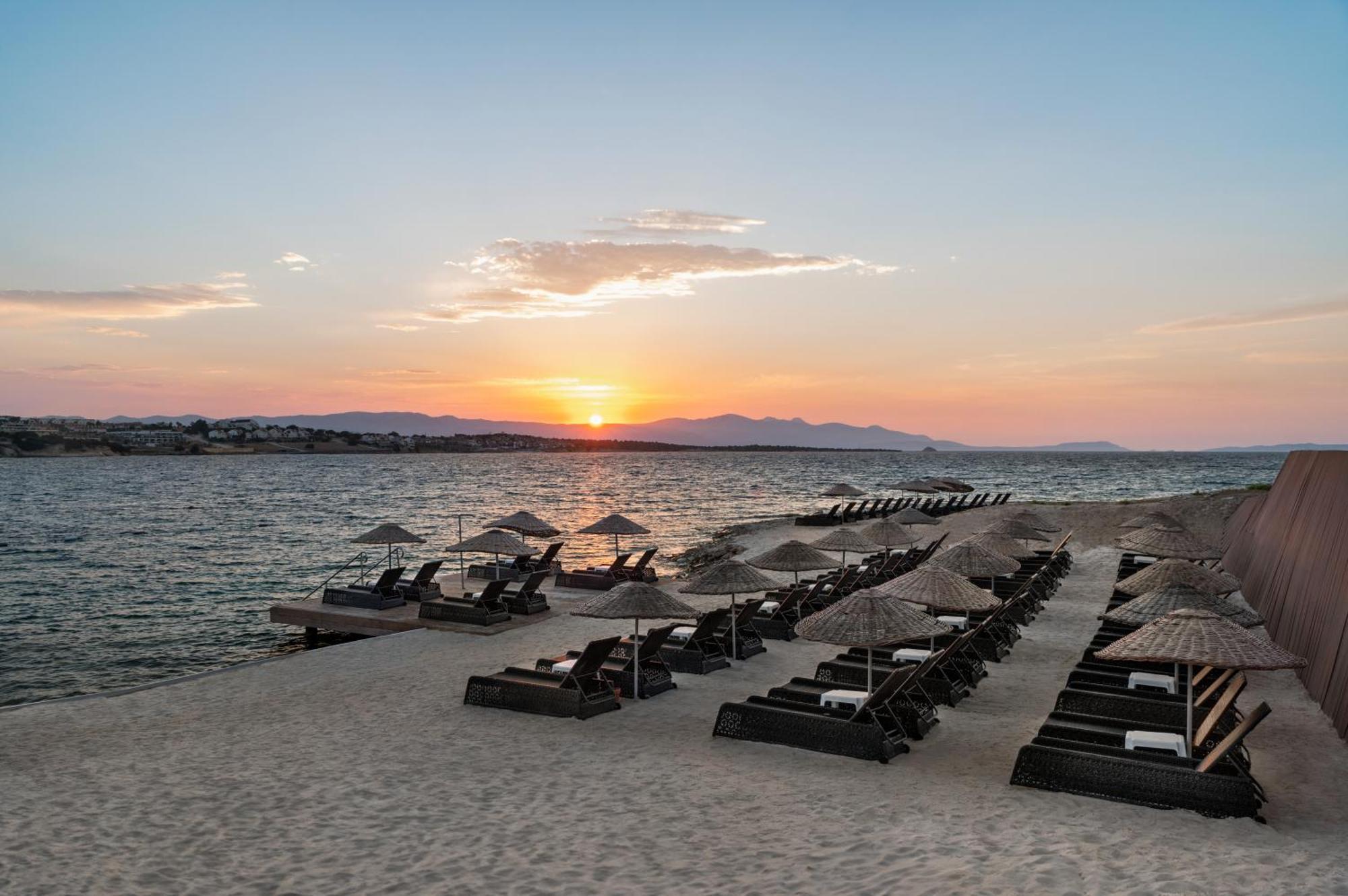La Quinta By Wyndham Cesme Hotel Izmir Bagian luar foto
