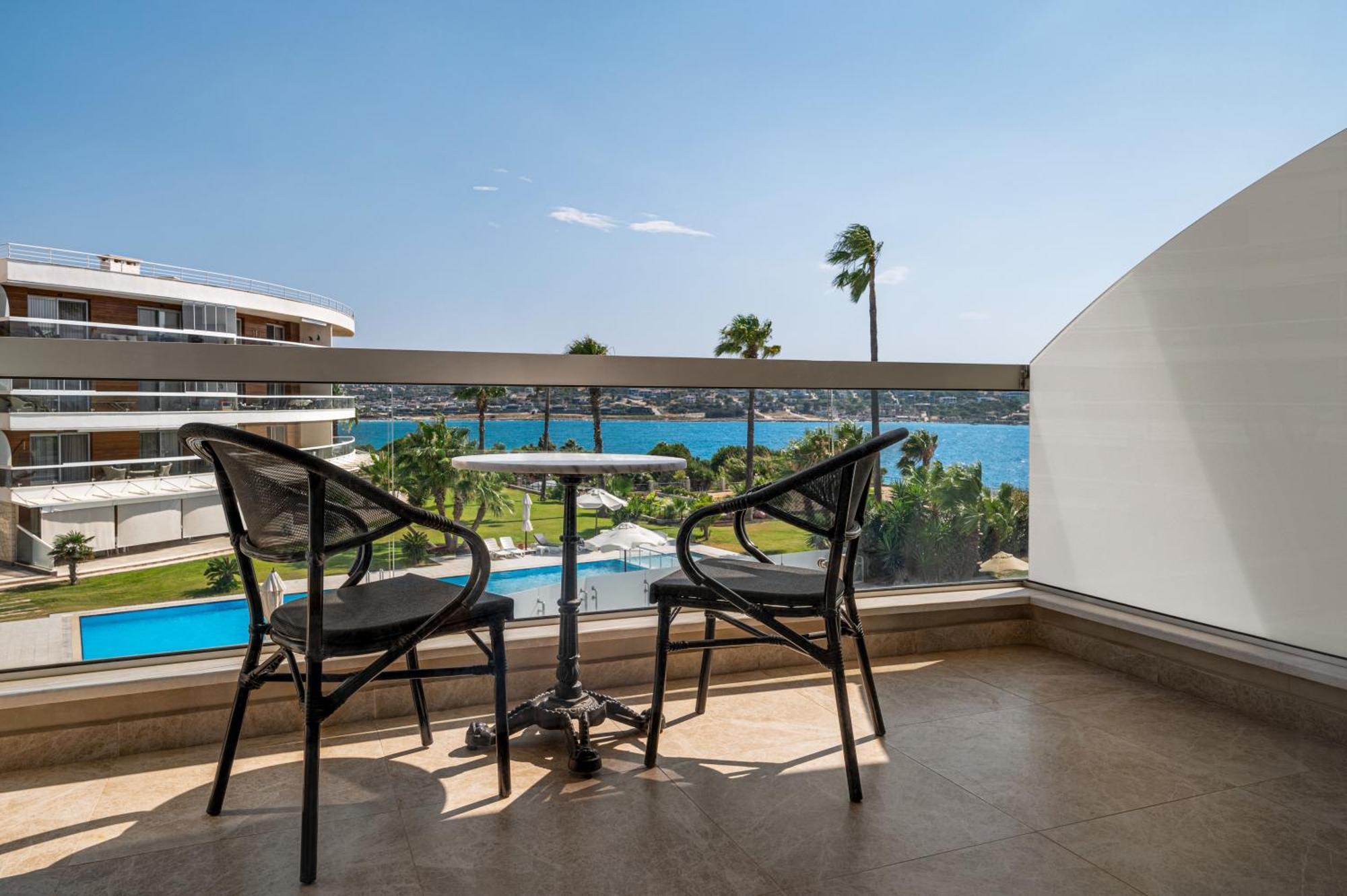 La Quinta By Wyndham Cesme Hotel Izmir Bagian luar foto