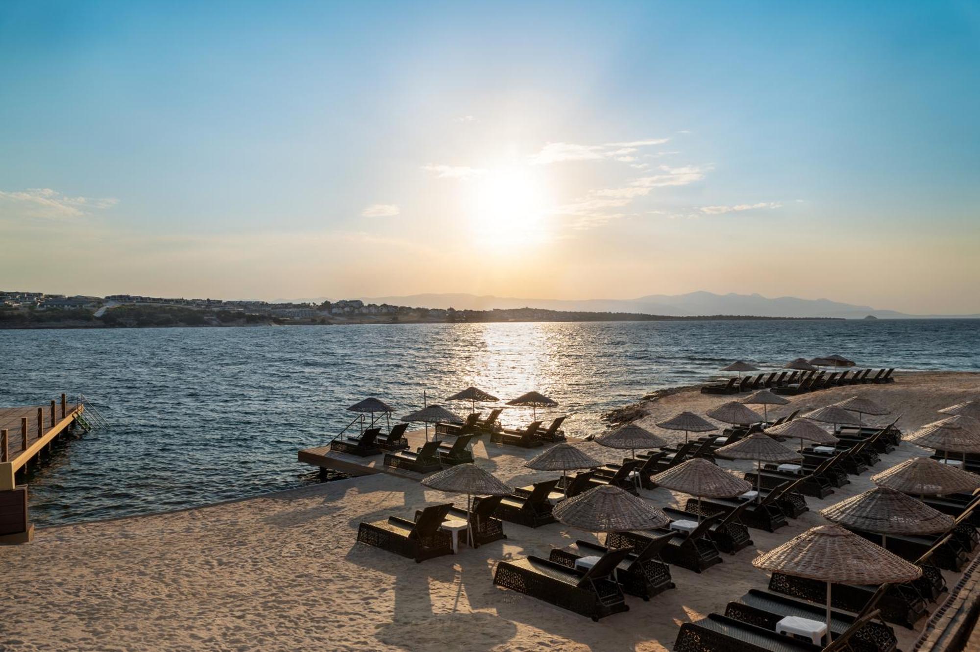 La Quinta By Wyndham Cesme Hotel Izmir Bagian luar foto