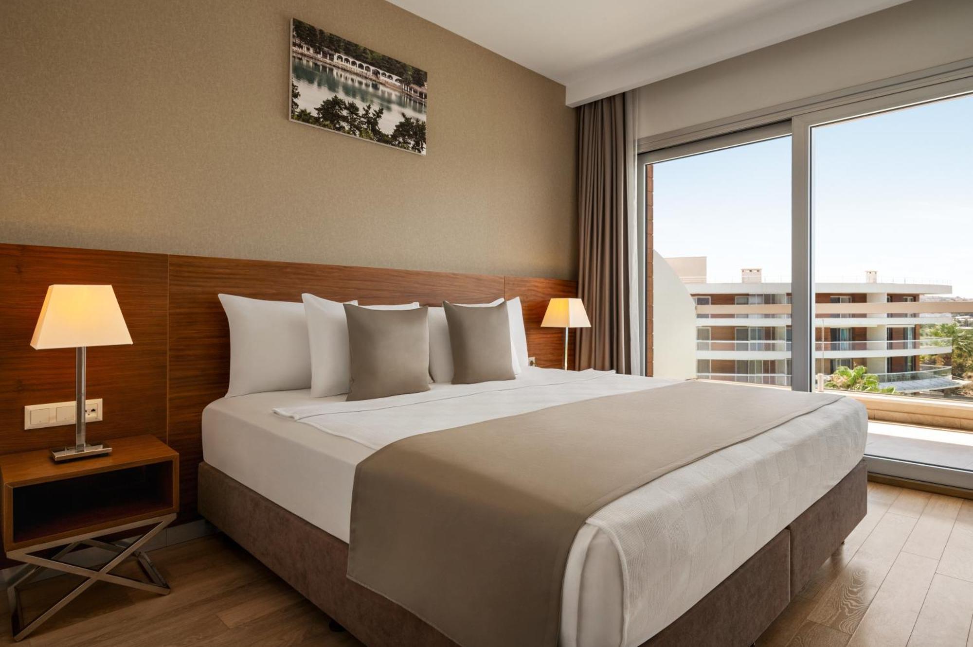La Quinta By Wyndham Cesme Hotel Izmir Bagian luar foto