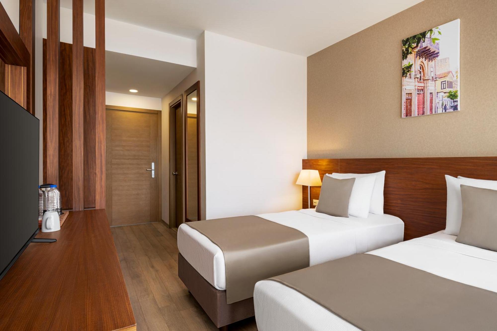 La Quinta By Wyndham Cesme Hotel Izmir Bagian luar foto