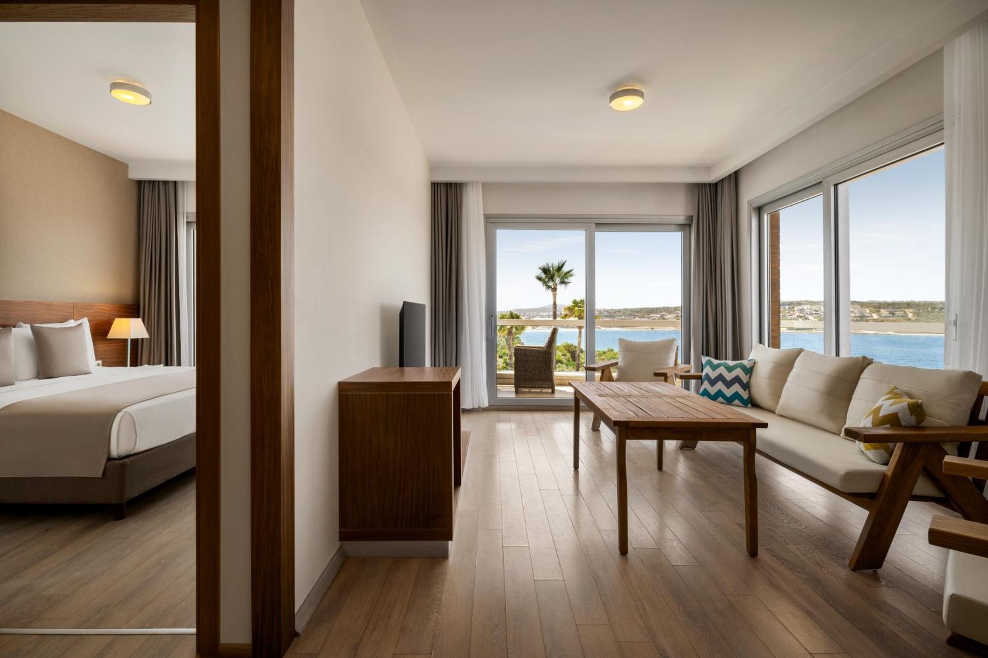 La Quinta By Wyndham Cesme Hotel Izmir Bagian luar foto