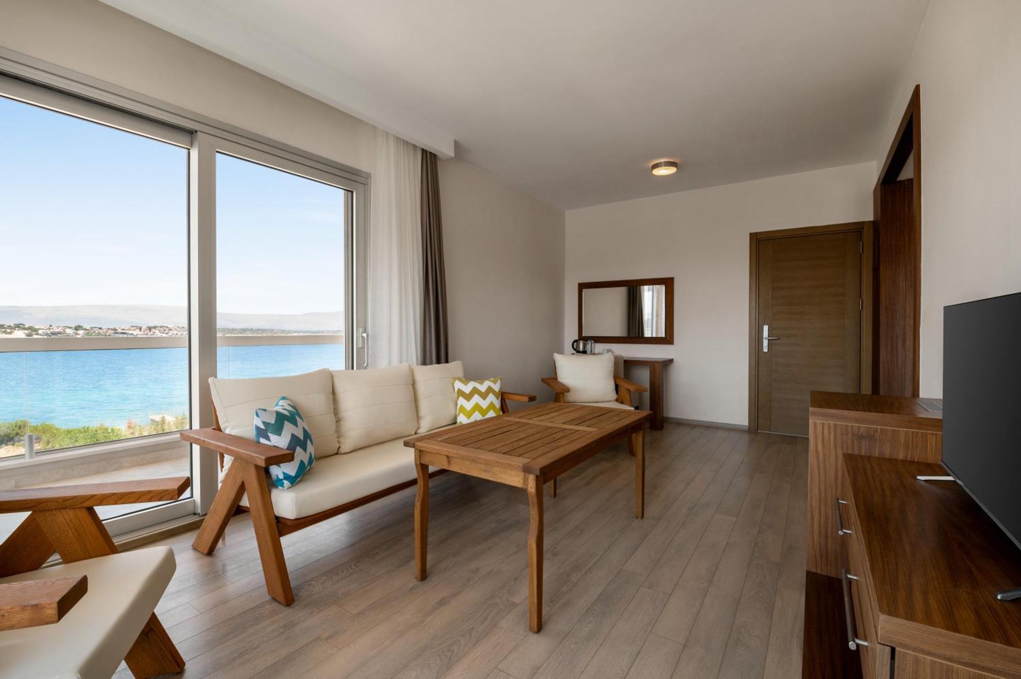 La Quinta By Wyndham Cesme Hotel Izmir Bagian luar foto